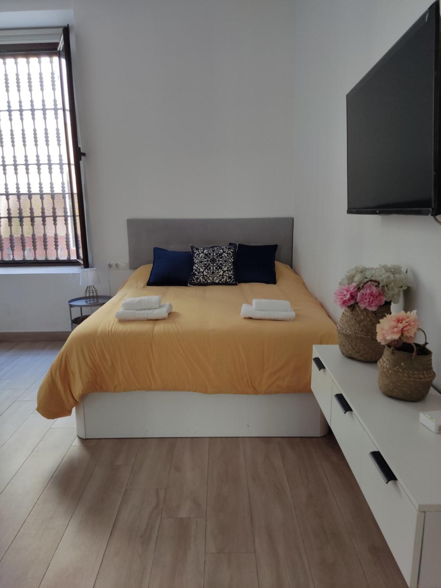 Estudio Moderno Con Opcion De Garaje Apartment Севиля Екстериор снимка