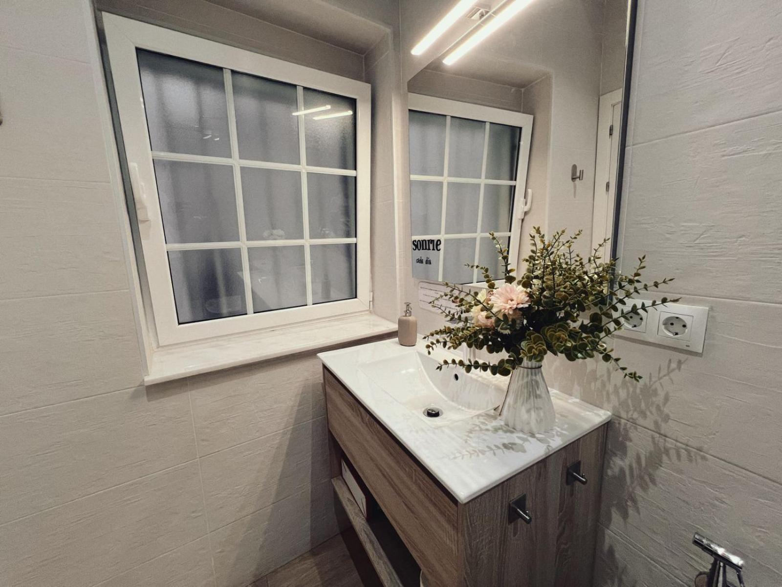 Estudio Moderno Con Opcion De Garaje Apartment Севиля Екстериор снимка