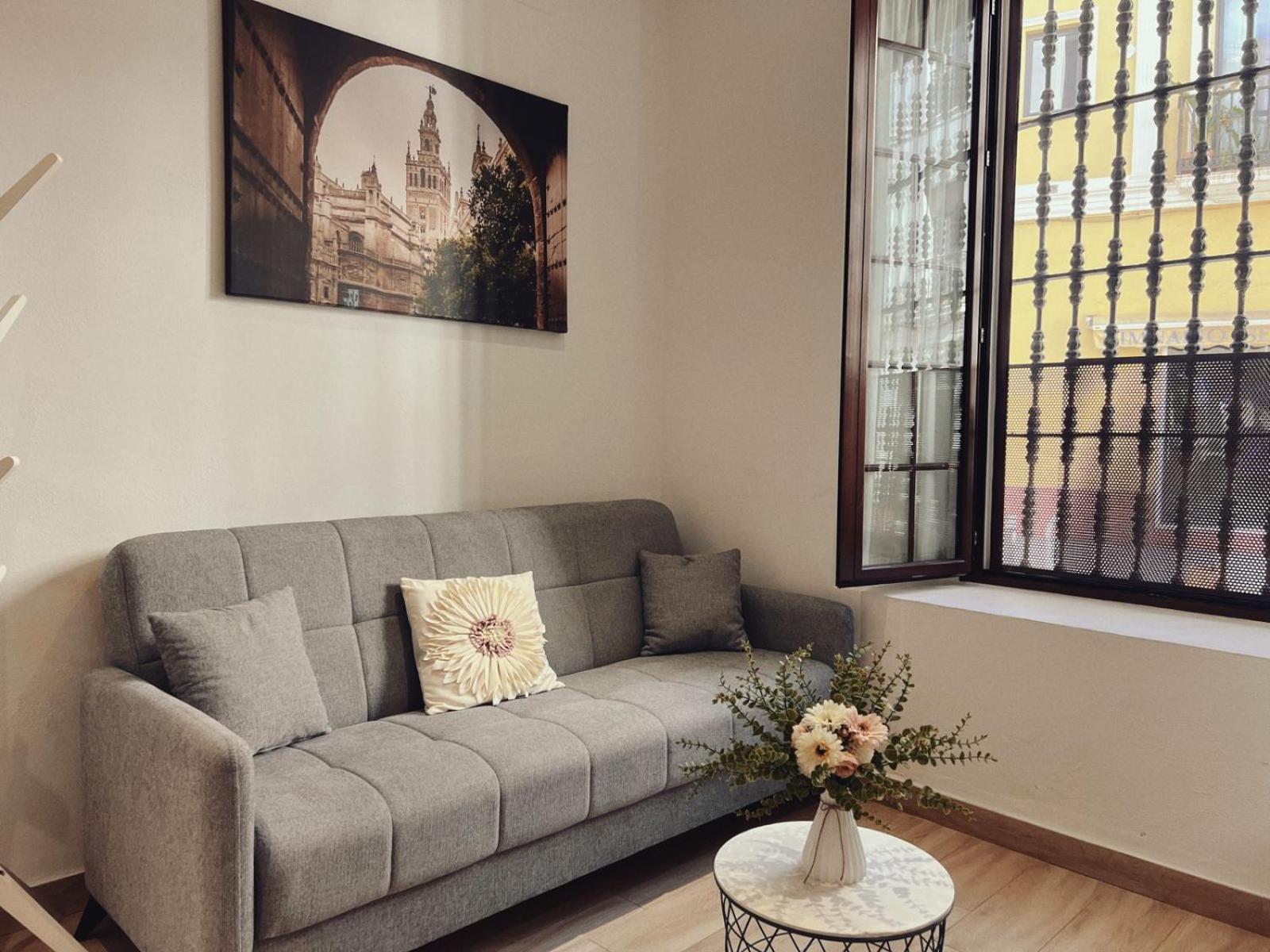 Estudio Moderno Con Opcion De Garaje Apartment Севиля Екстериор снимка